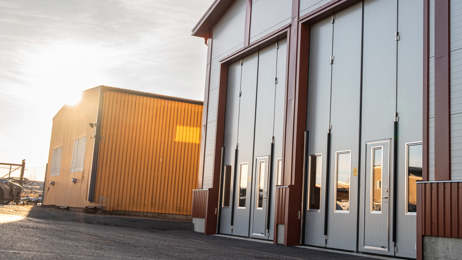 Two electric folding doors, Q-Door FX