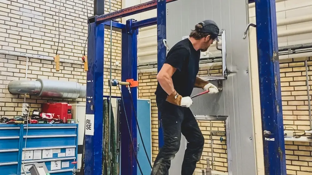 RISE testing the glass of a resistance classed folding door from Torverk